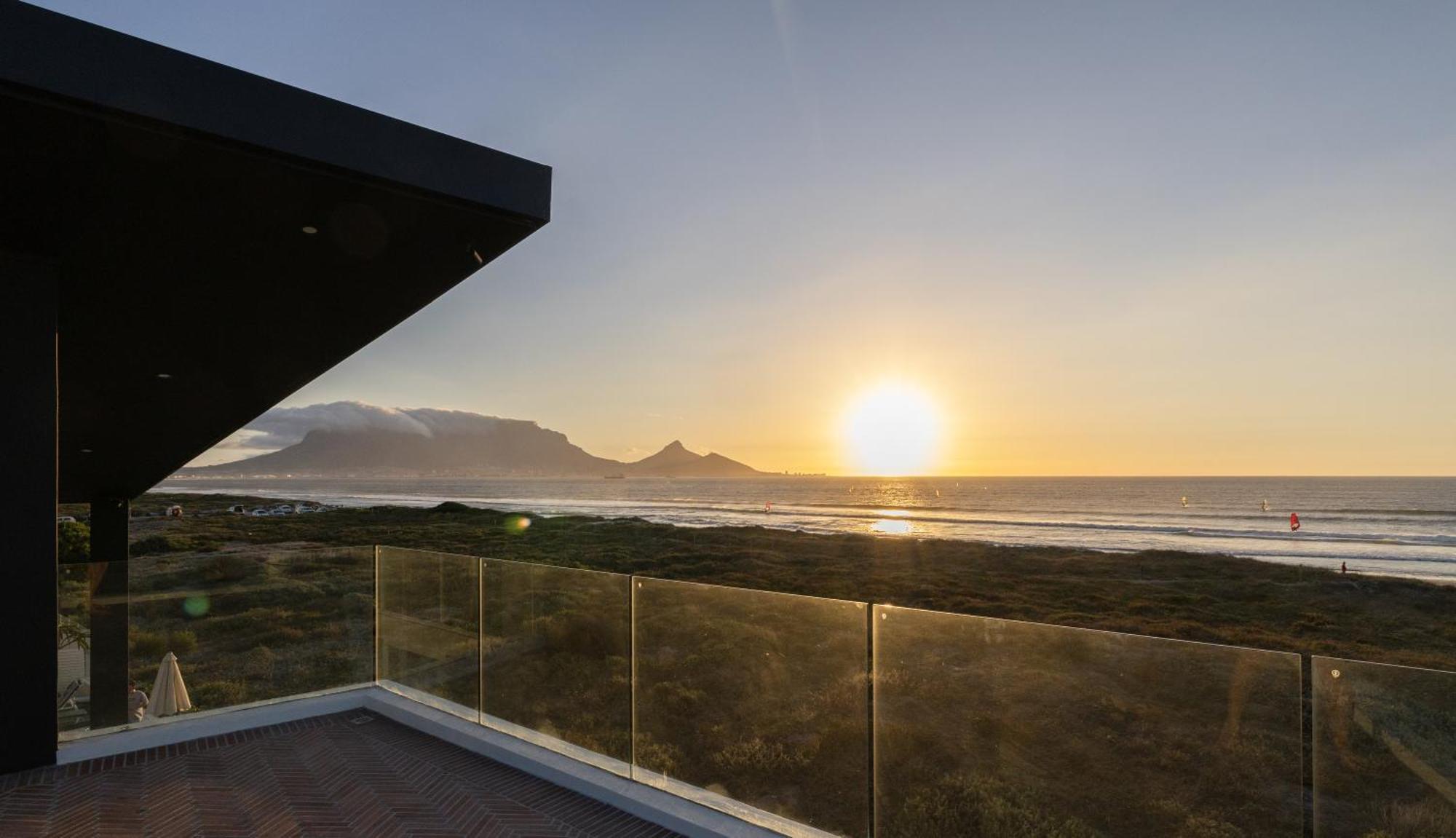 Ocean 9 - Sunset Beachfront Residency Aparthotel *