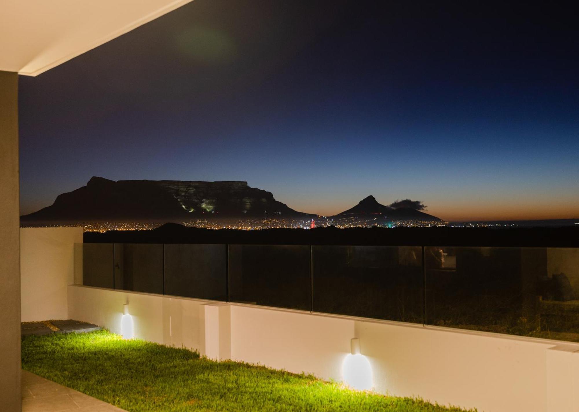 Ocean 9 - Sunset Beachfront Residency *