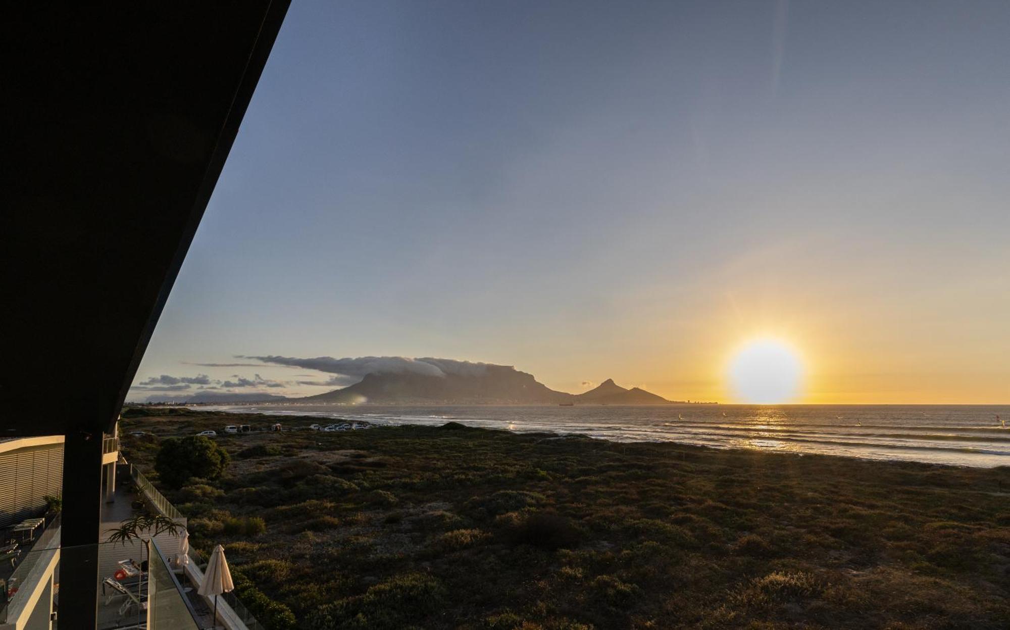 Ocean 9 - Sunset Beachfront Residency Aparthotel *