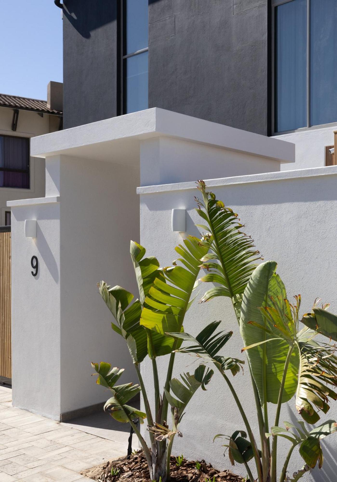 Aparthotel Ocean 9 - Sunset Beachfront Residency