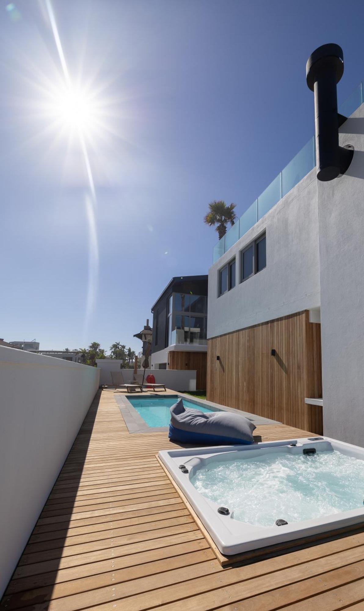 Ocean 9 - Sunset Beachfront Residency Aparthotel